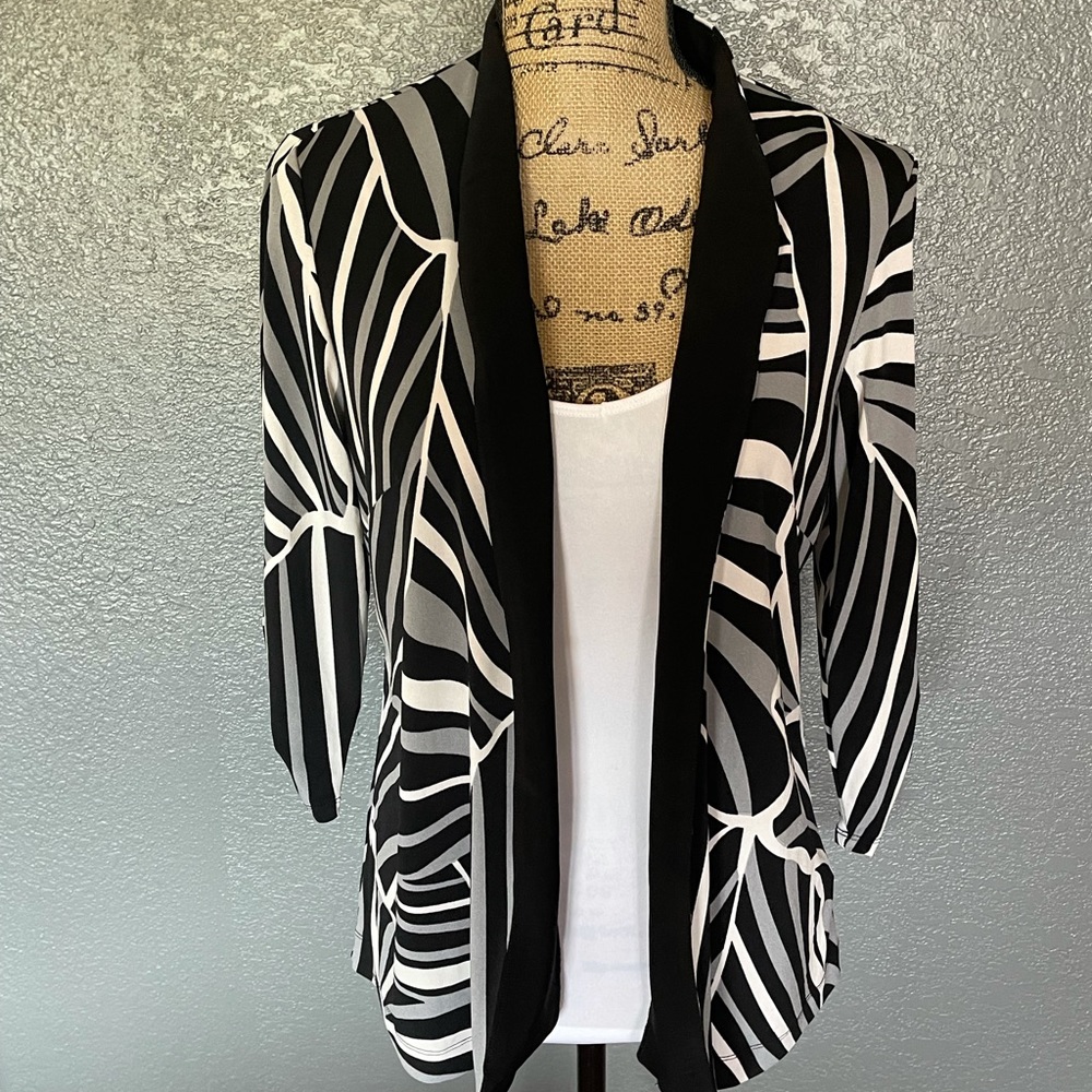 ⭕️Abstract Black-White-Grey Perception Jacket sz 8 - Picture 4 of 7